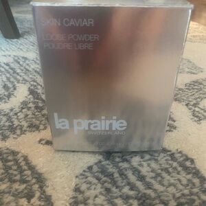 SKIN CAVIAR COMPLEXION
LOOSE POWDER
Caviar-infused finishing powder